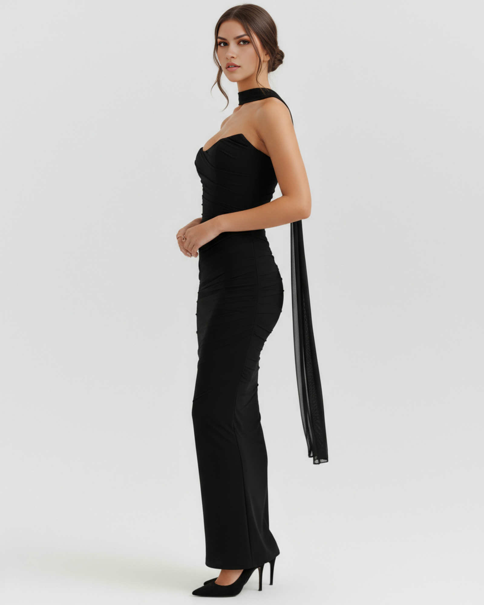 Vestido largo ajustado con choker