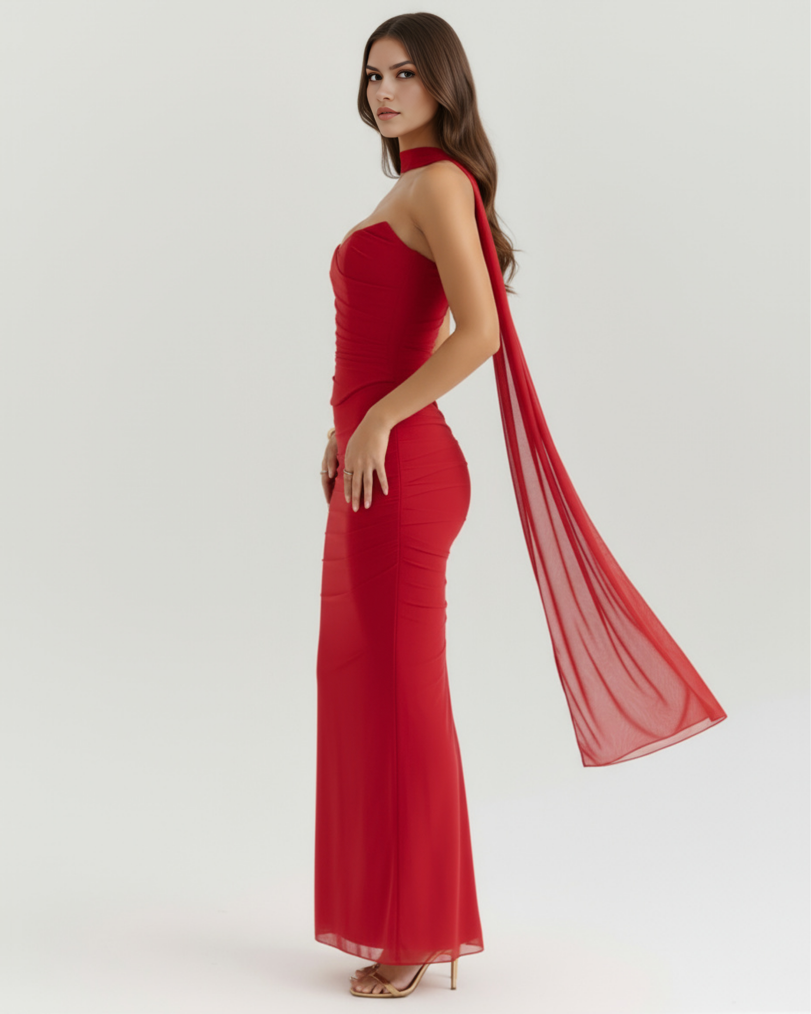 Vestido largo ajustado con choker