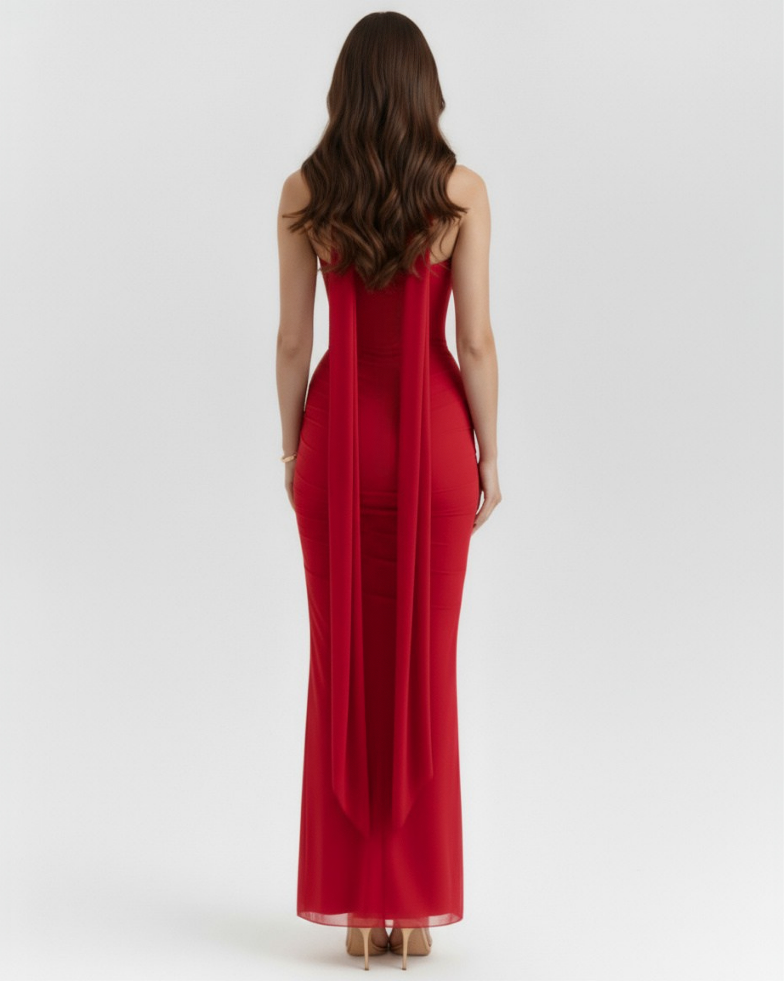 Vestido largo ajustado con choker