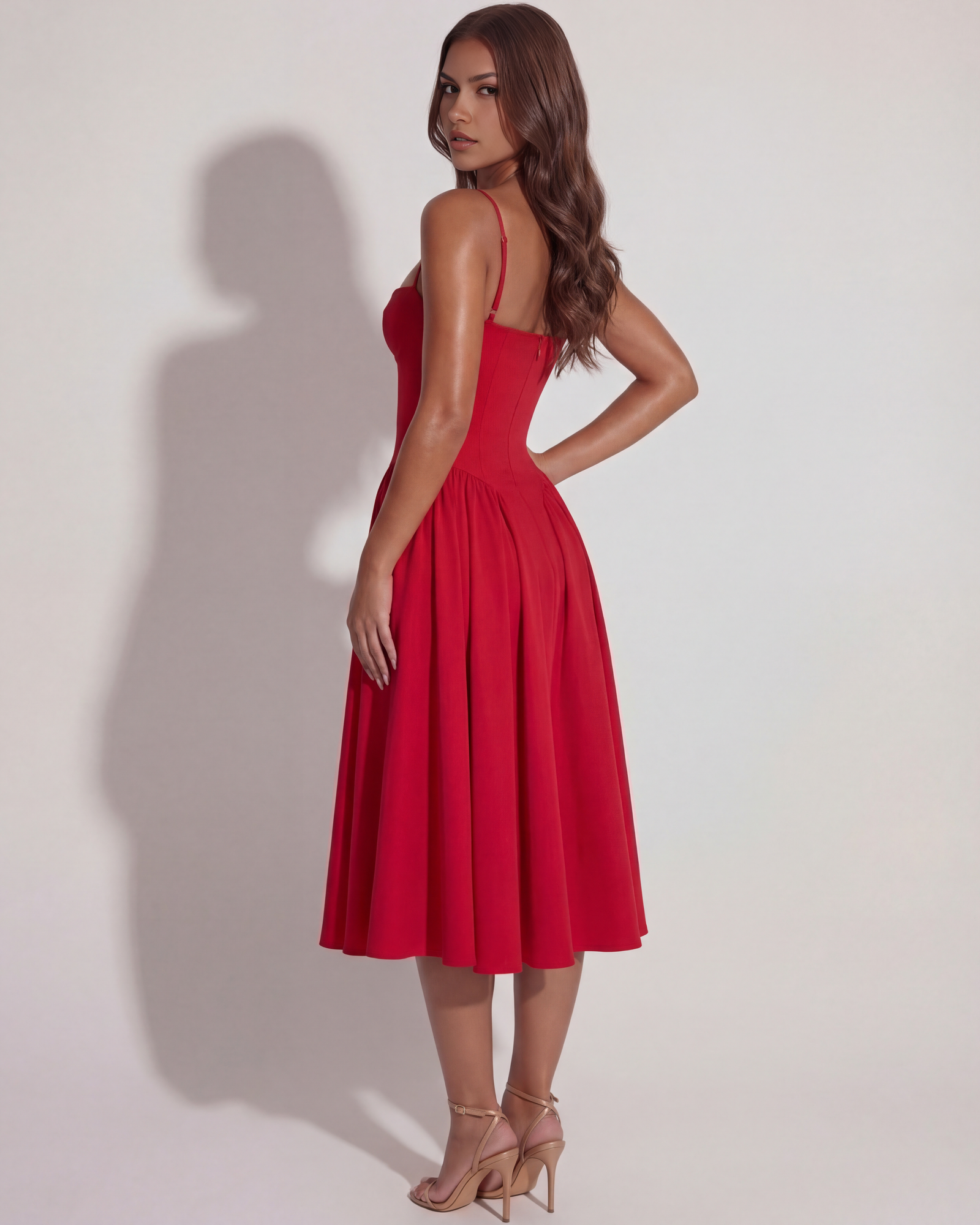 Vestido midi con corsé y falda fluida