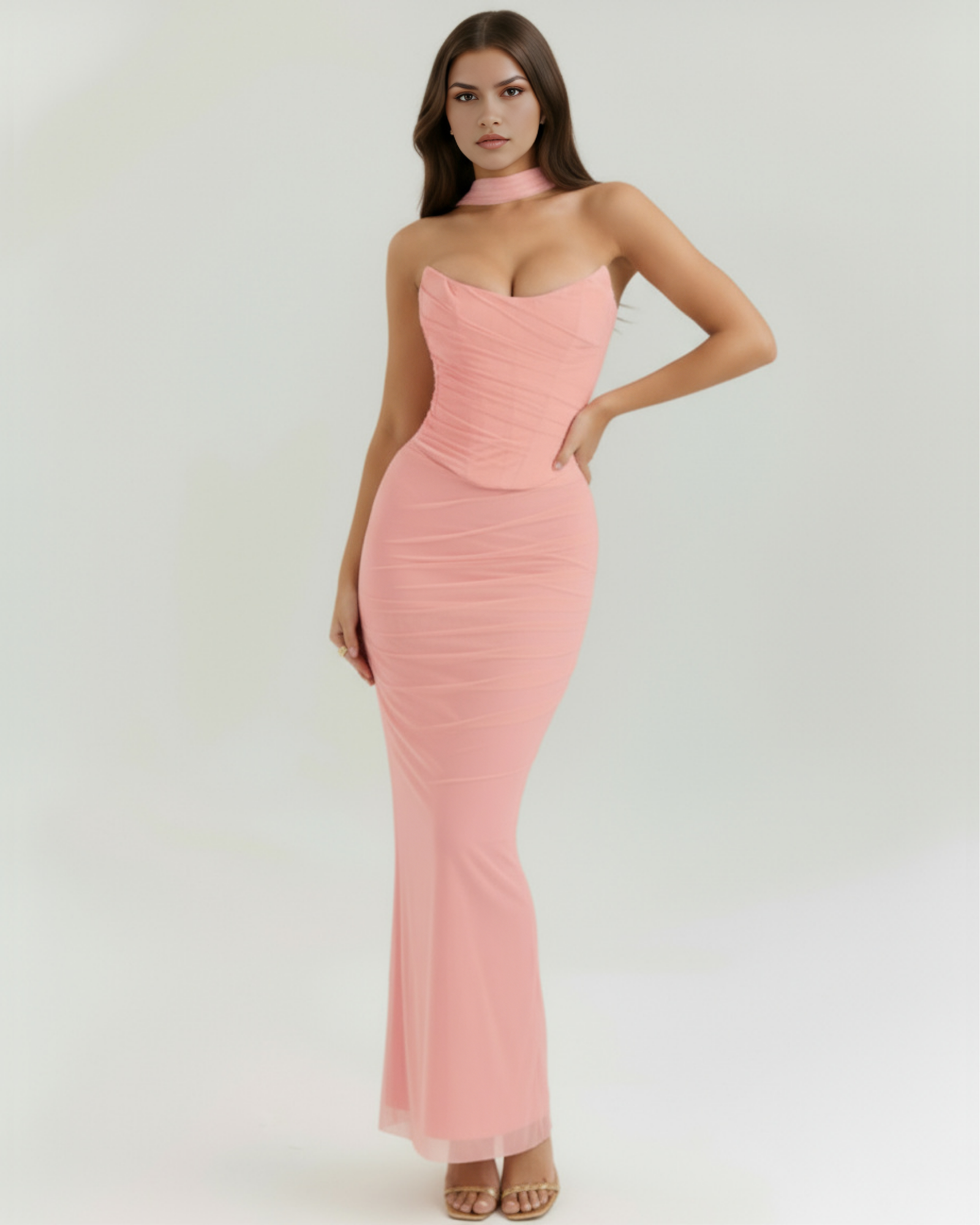 Vestido largo ajustado con choker