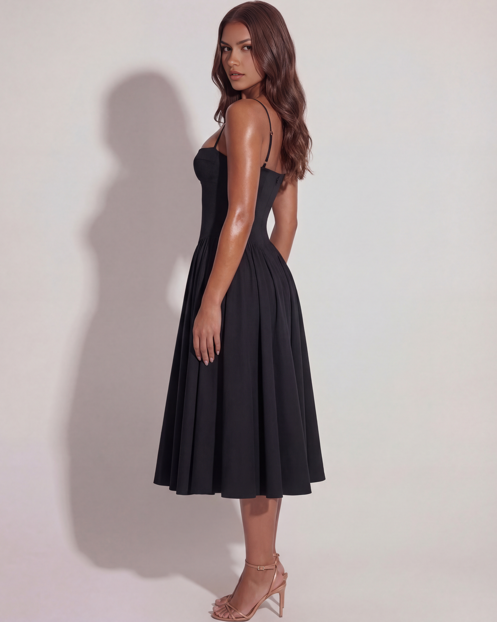 Vestido midi con corsé y falda fluida