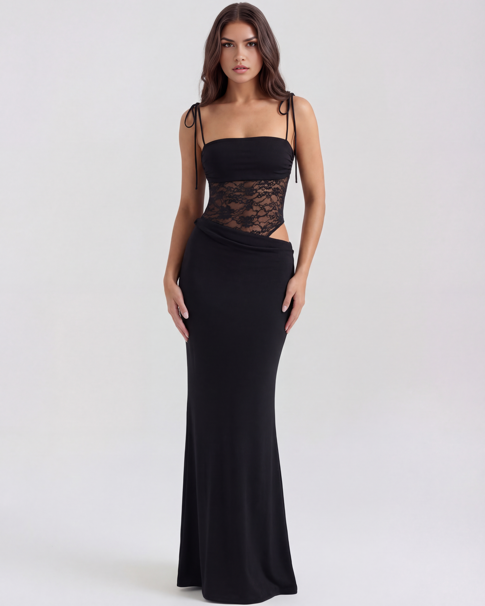 Vestido largo con encaje y tirantes finos