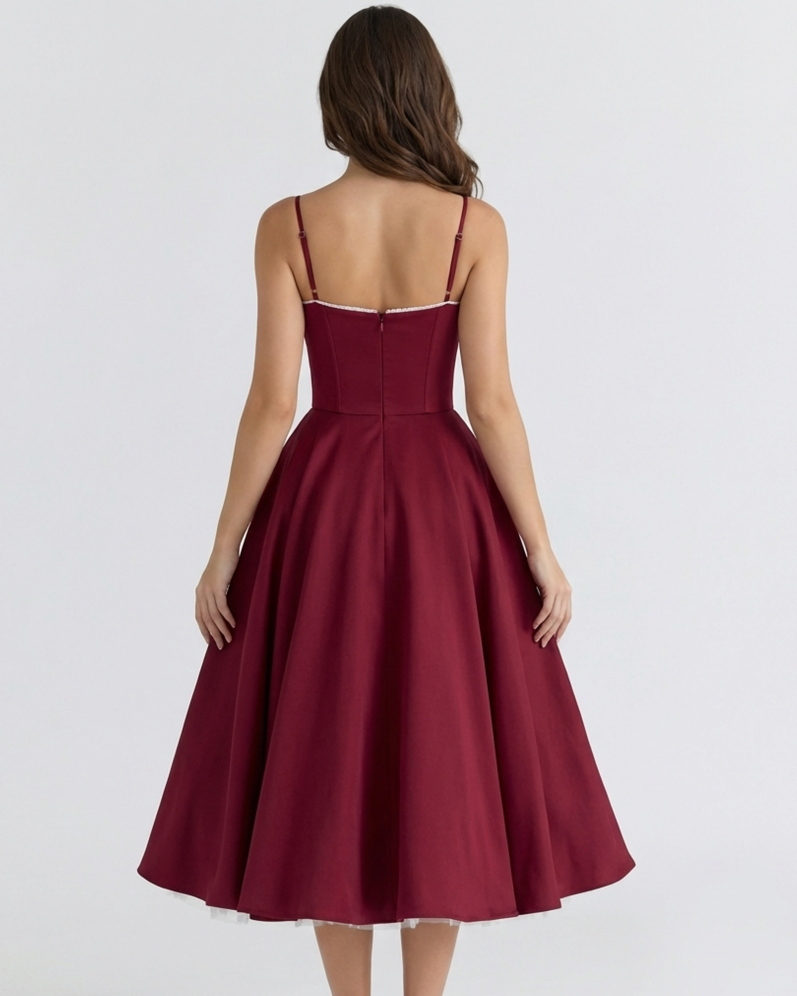 Vestido midi con corsé y falda amplia