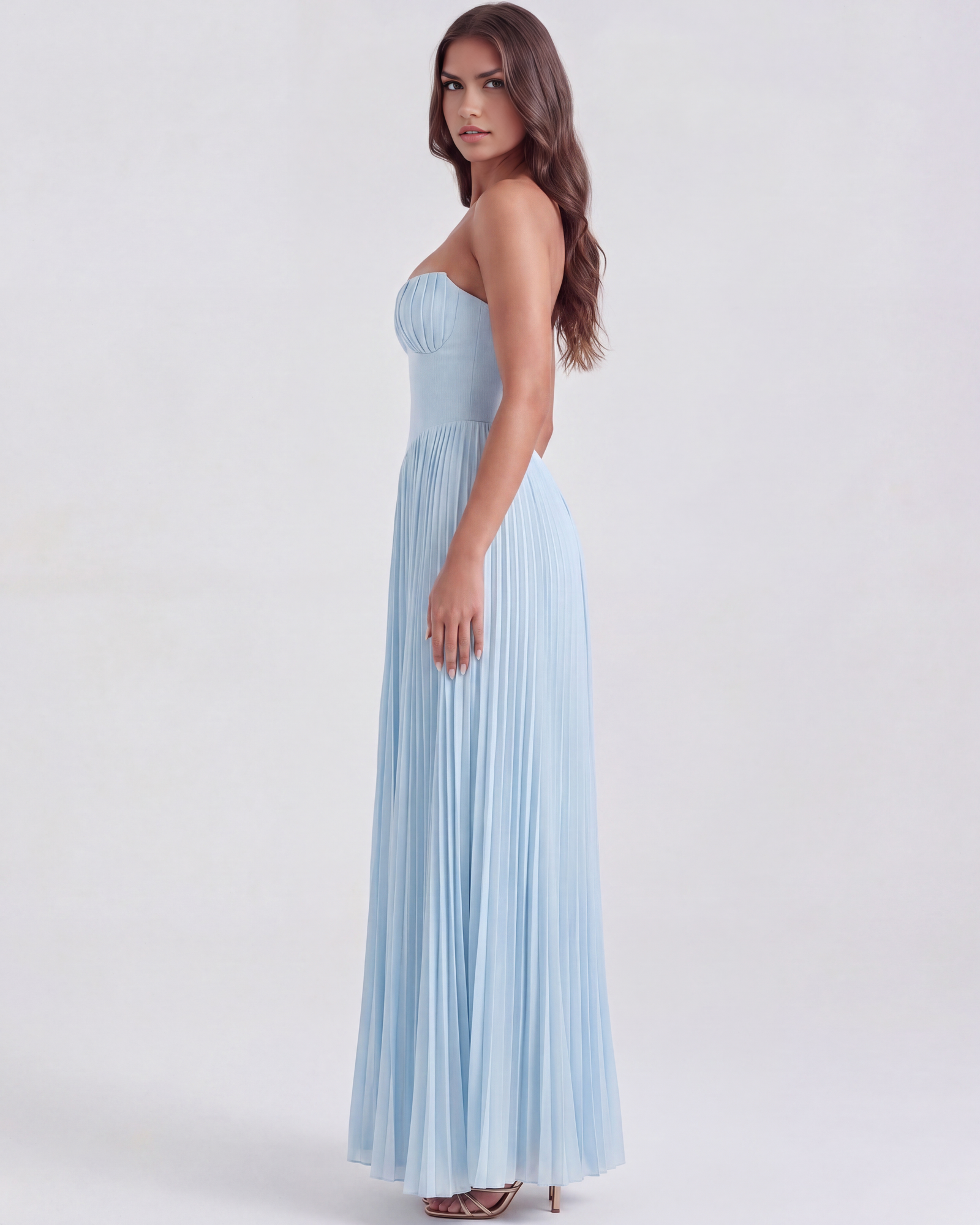 Vestido largo plisado con escote palabra de honor
