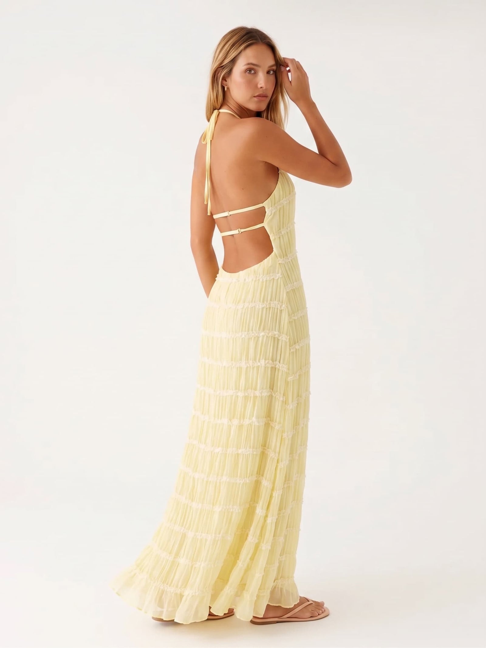 Vestido largo halter con textura plisada