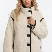 Chaqueta de lana con detalles negros