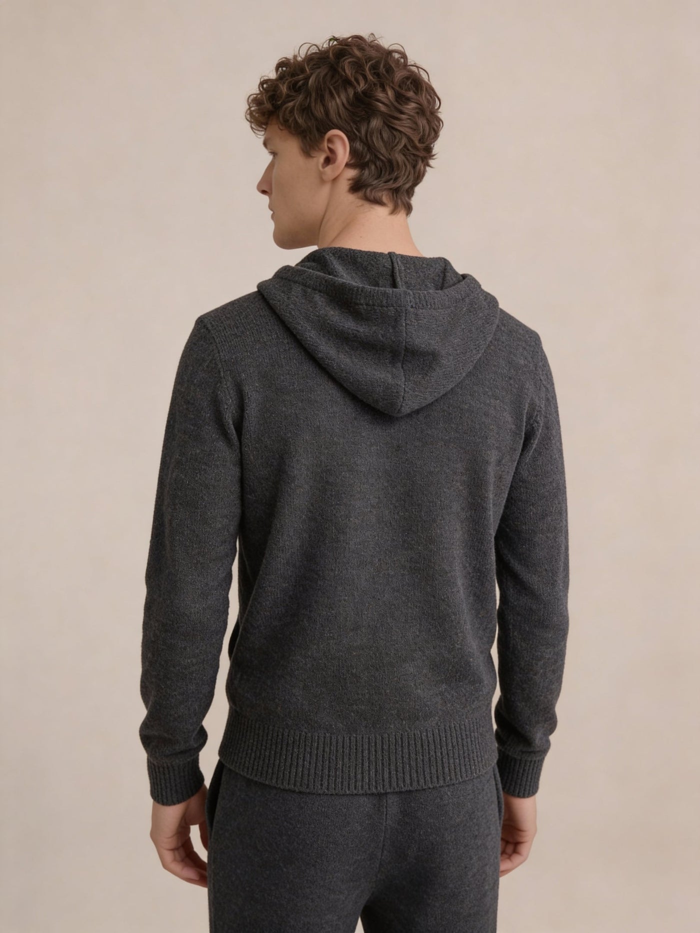 Conjunto de Firma Gris Oscuro con Capucha