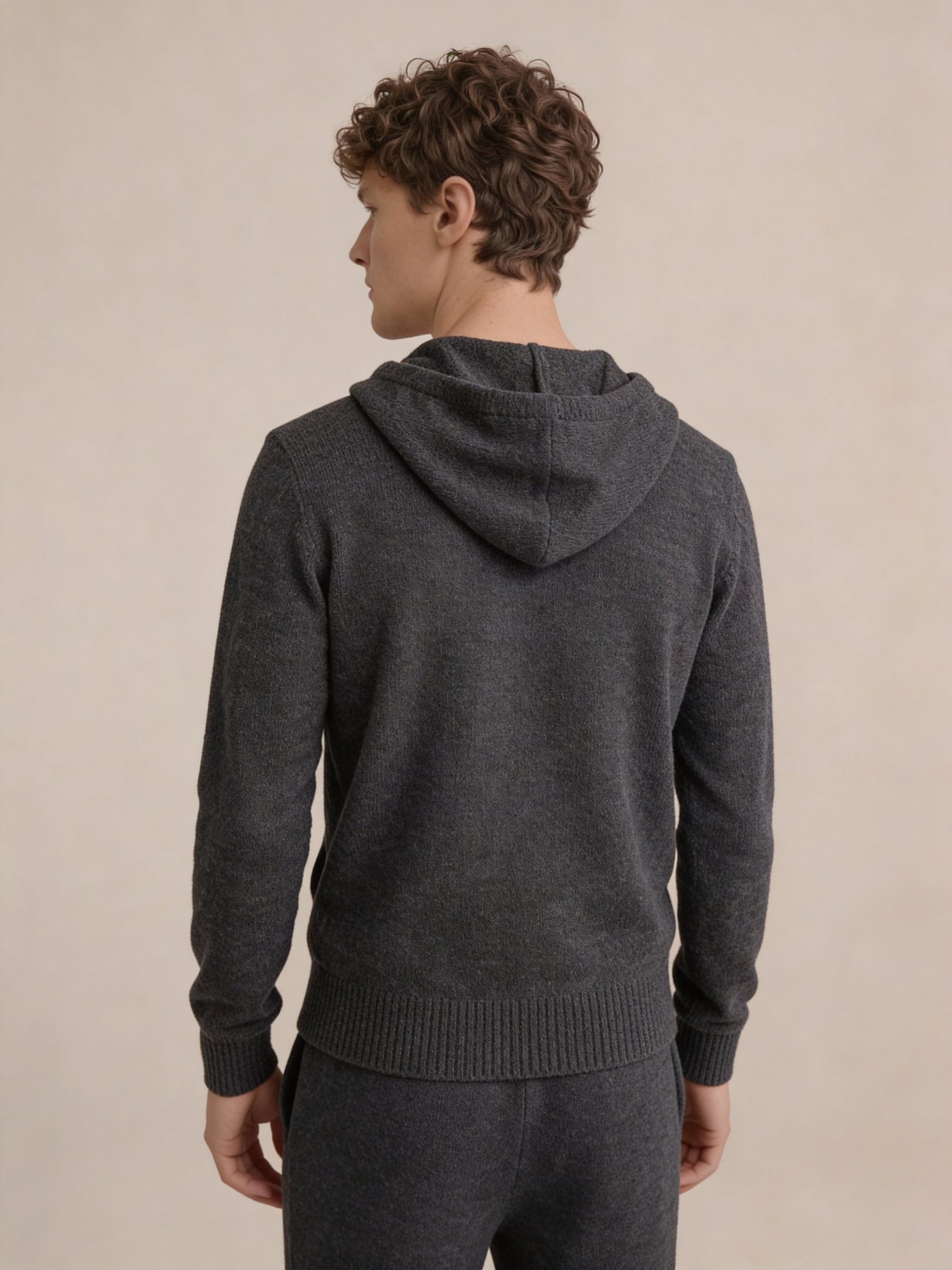 Conjunto de Firma Gris Oscuro con Capucha