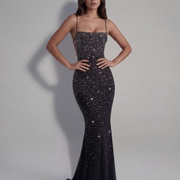 Vestido largo brillante con tirantes finos
