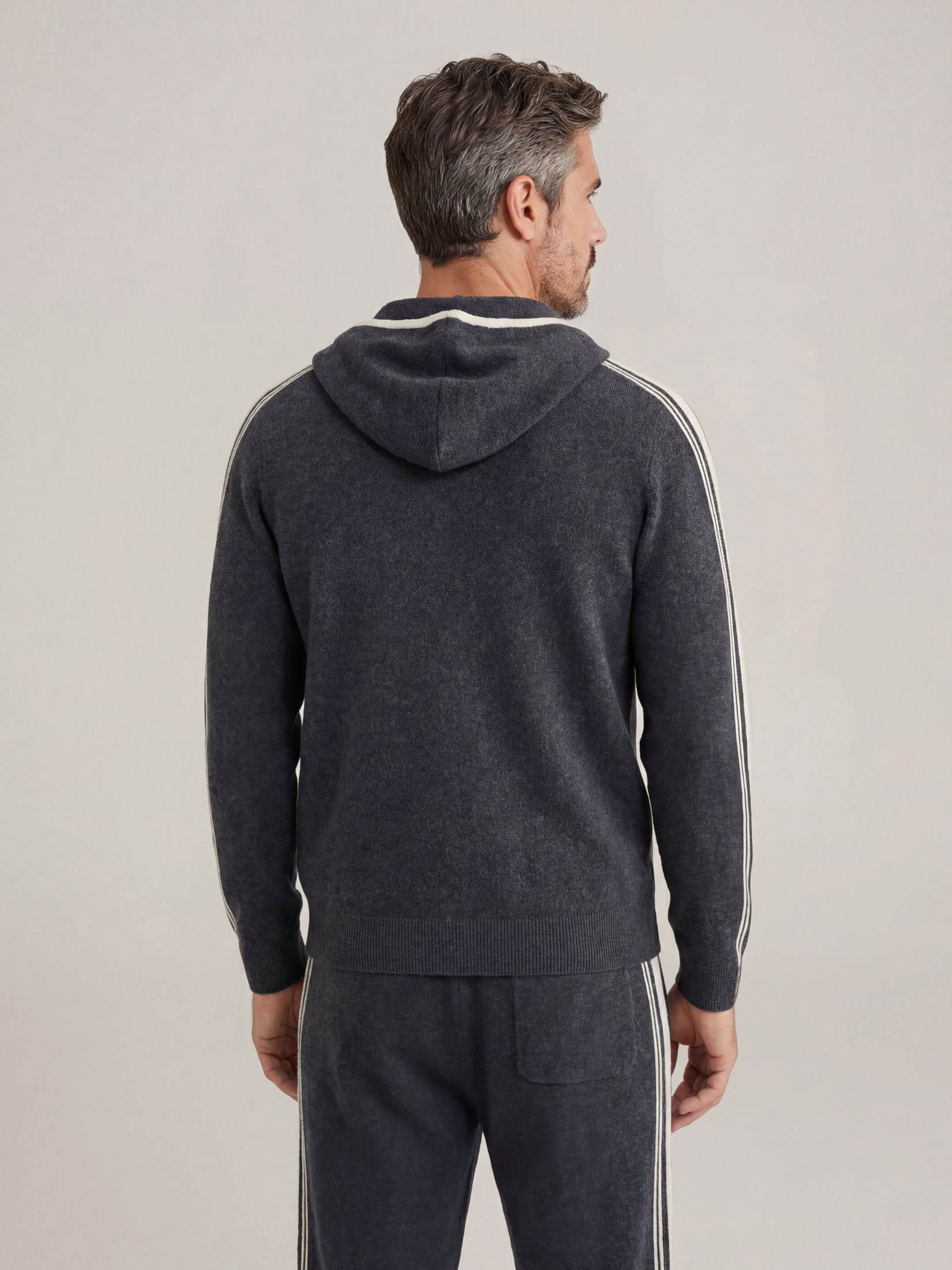 Conjunto de Firma Gris Oscuro con Capucha
