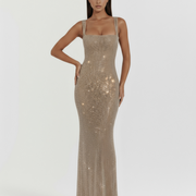Vestido largo brillante con escote cuadrado