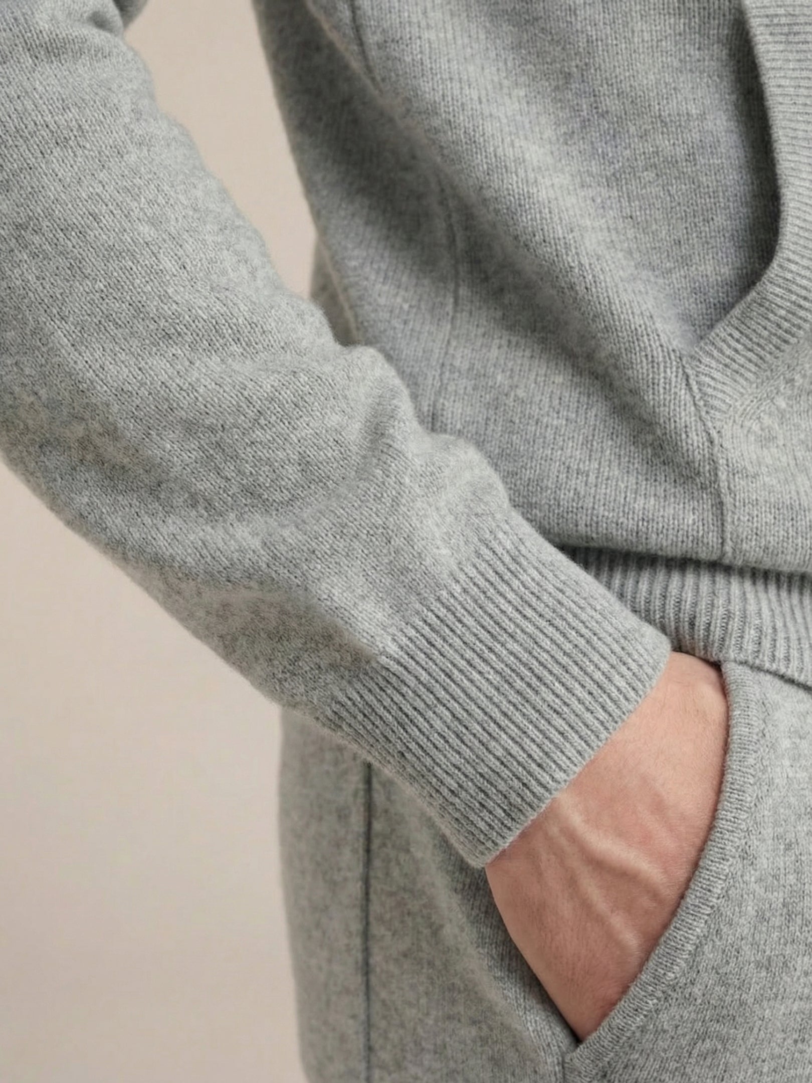 Conjunto de Firma Gris Claro con Capucha