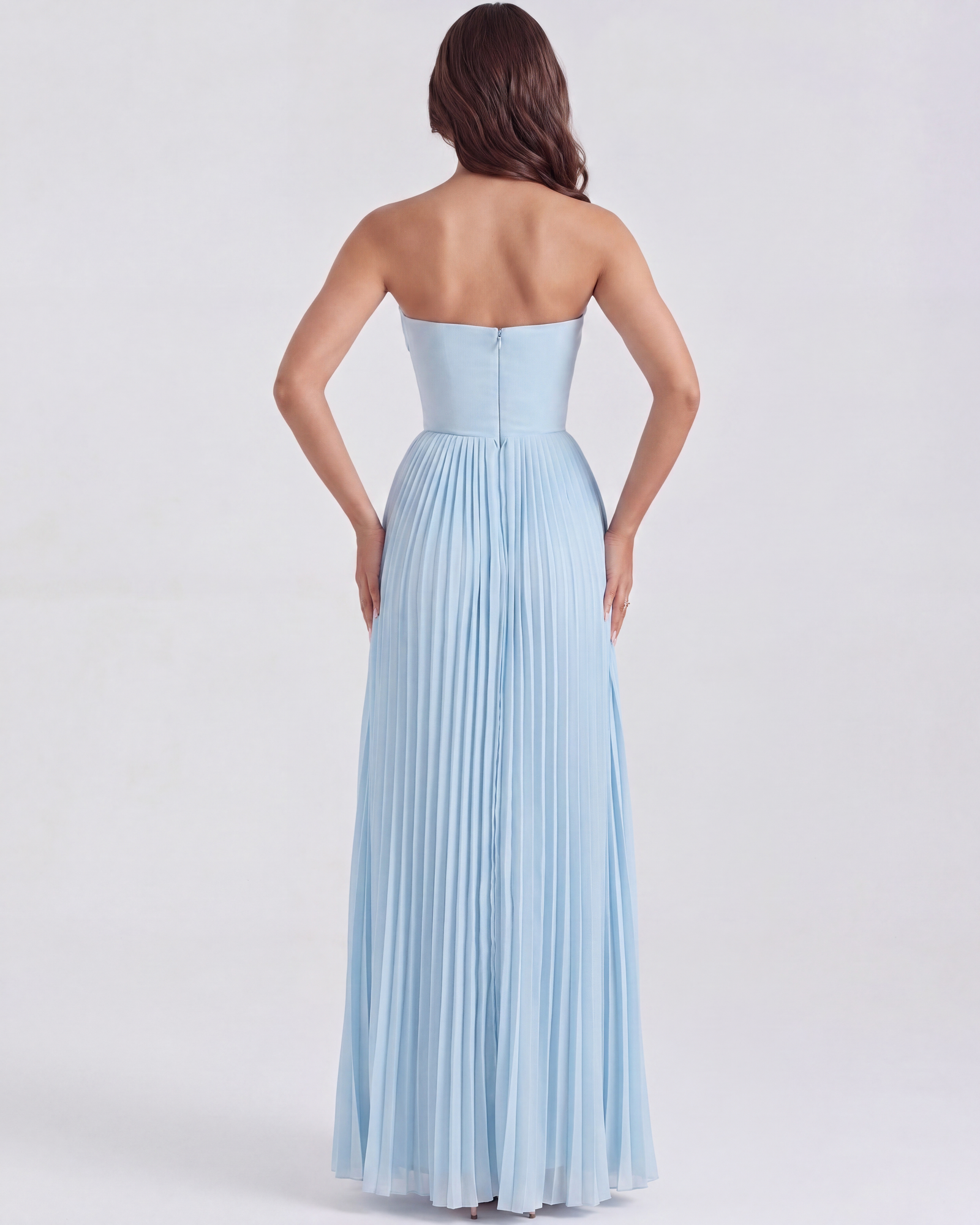 Vestido largo plisado con escote palabra de honor