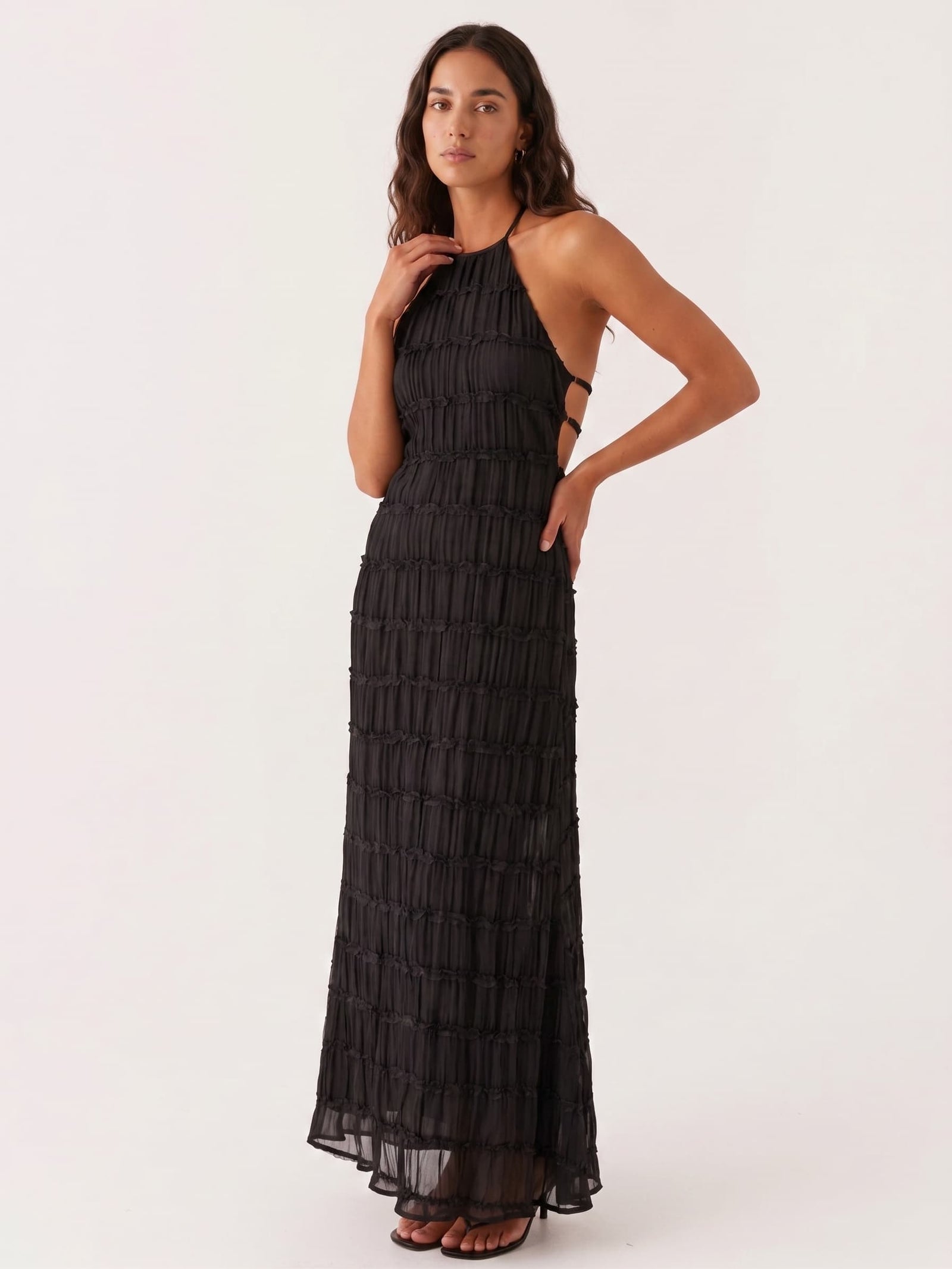 Vestido largo halter con textura plisada