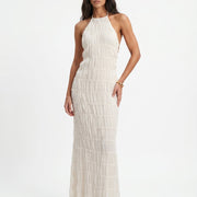 Vestido largo halter con textura plisada