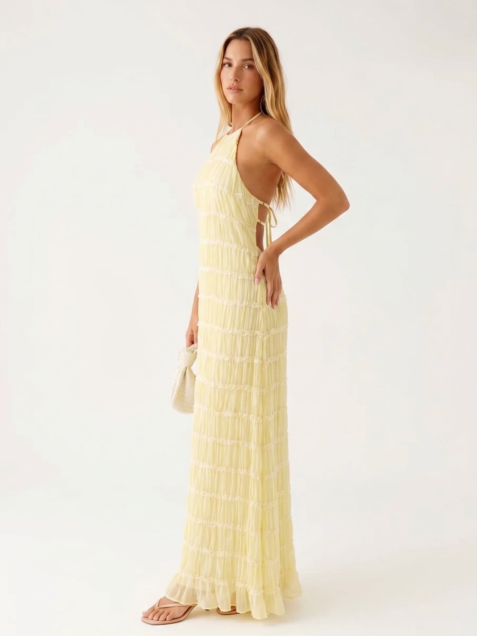Vestido largo halter con textura plisada