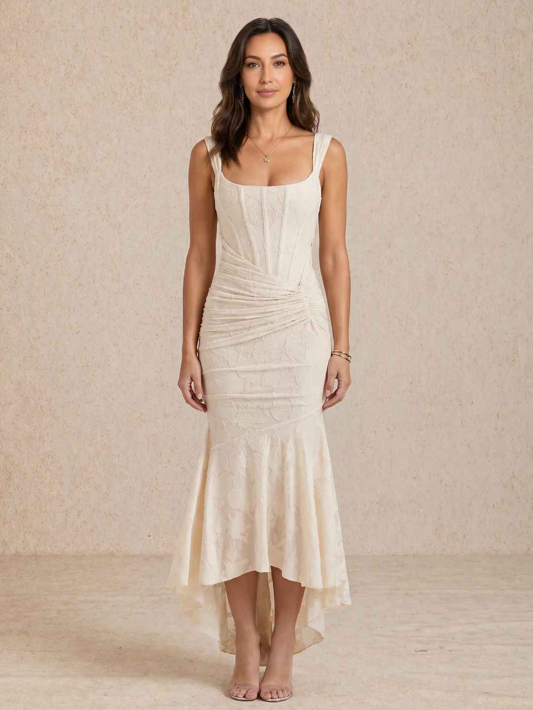 Vestido midi con drapeado y escote cuadrado