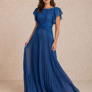 Vestido plisado con detalle nudo
