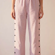 Pantalón recto de rayas con botones laterales