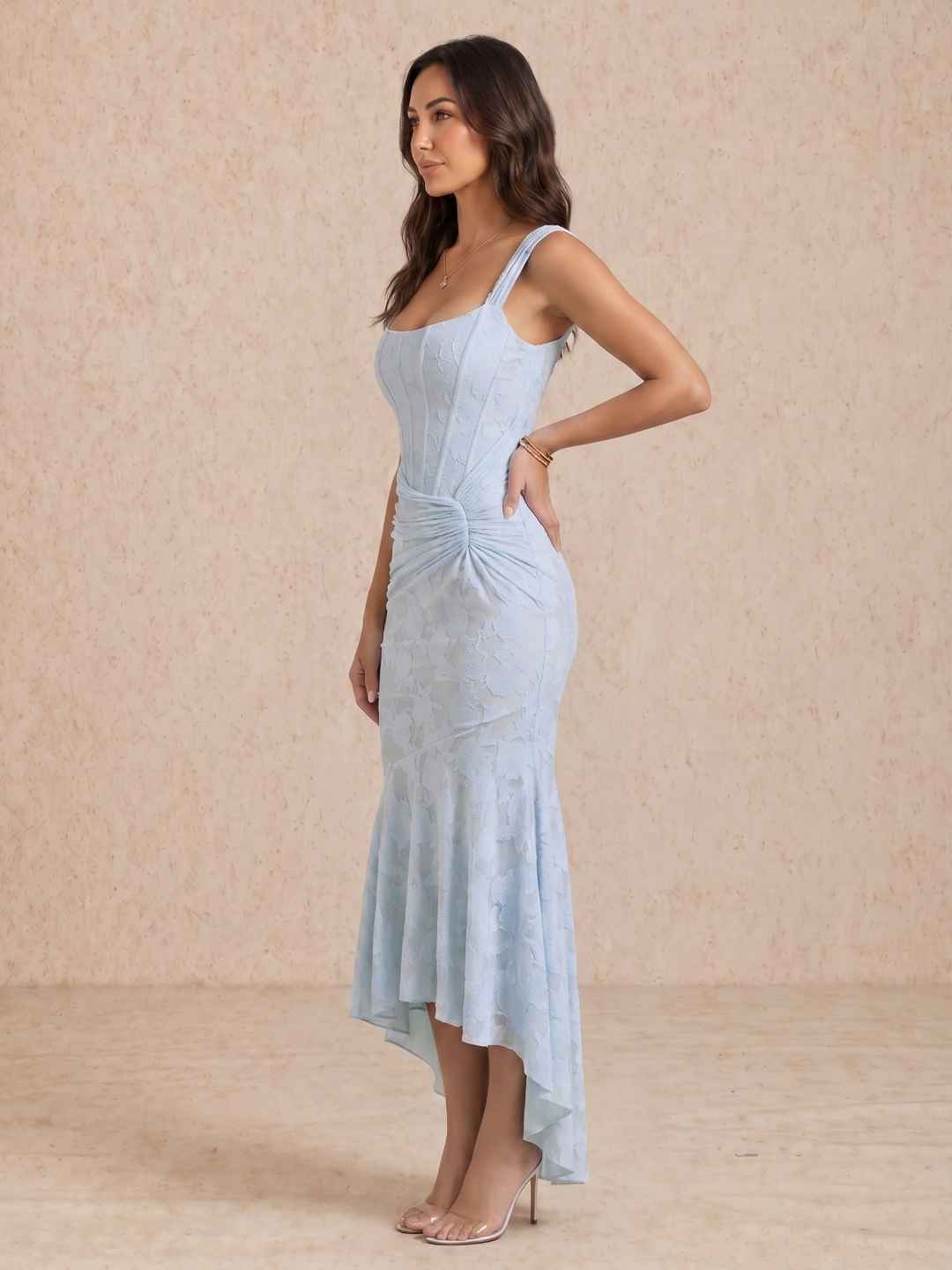 Vestido midi con drapeado y escote cuadrado