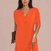 Vestido corto fluido con escote pico