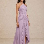 Vestido plisado con detalle de volantes