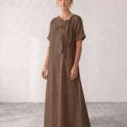 Vestido midi fluido con lazada al cuello