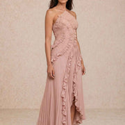 Vestido plisado con detalle de volantes