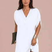 Vestido corto fluido con escote pico