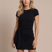 Vestido corto ajustado con drapeado lateral