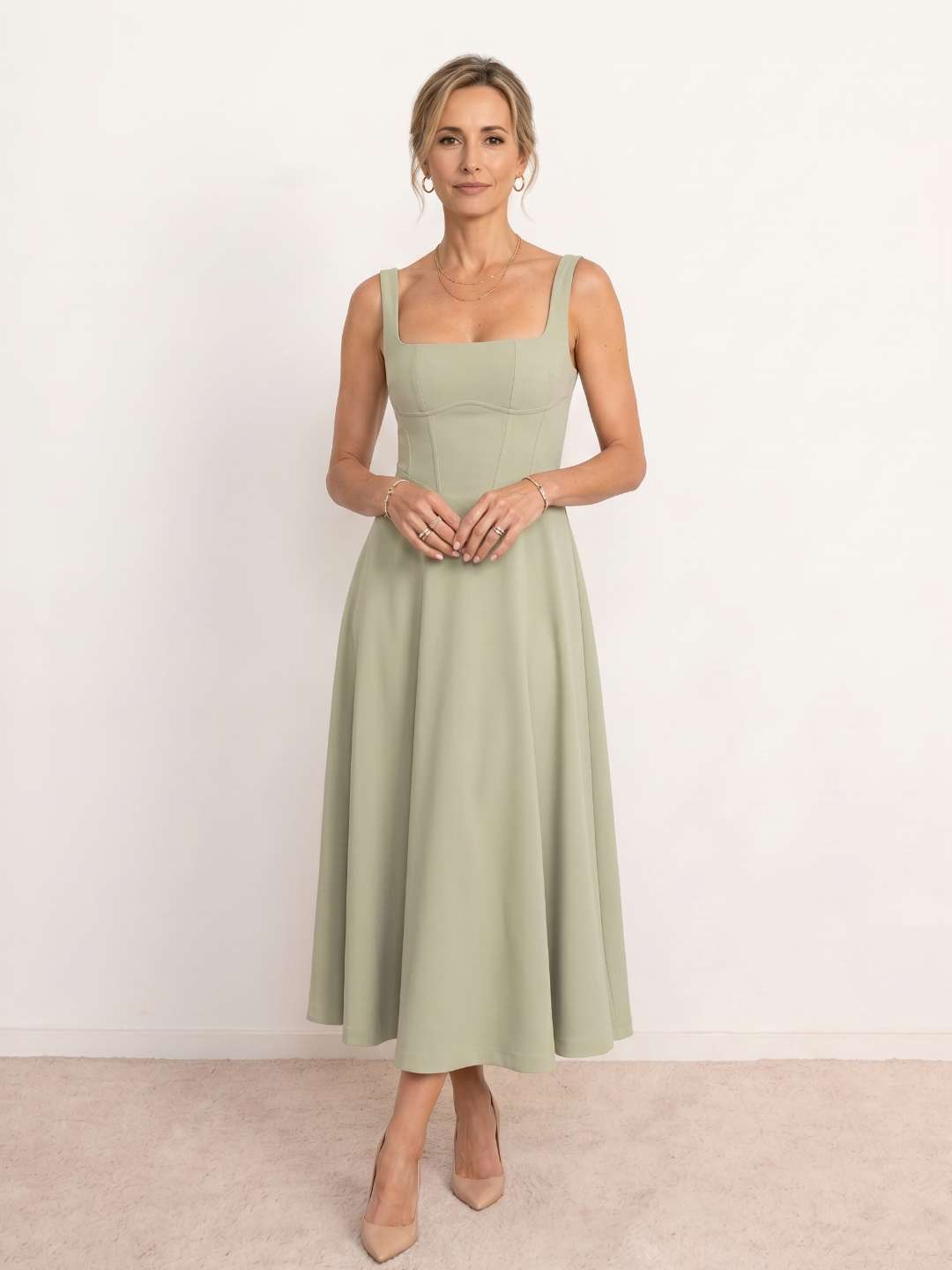 Vestido midi con escote cuadrado