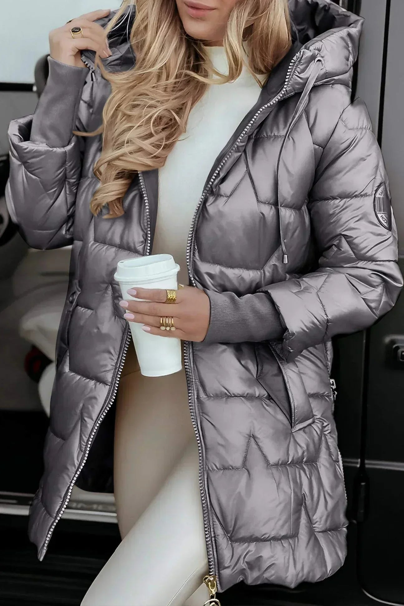 Lina | Chaqueta acolchada larga y cálida con capucha amplia