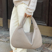 Bolso hobo trenzado elegante
