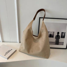 Bolso hobo de piel suave de regalo
