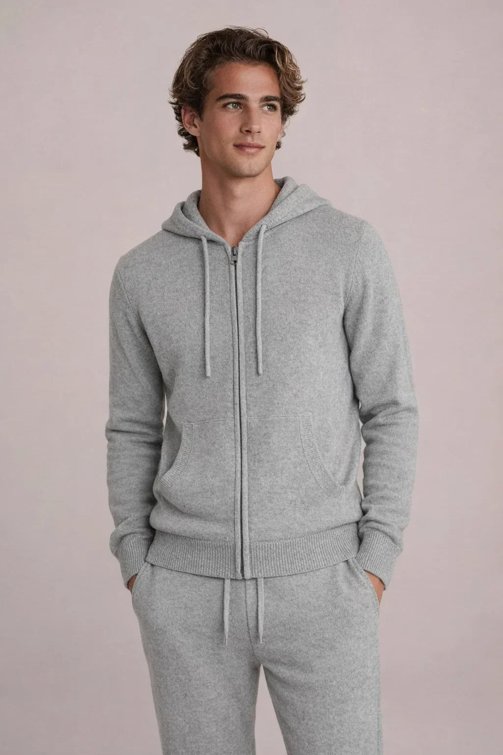 Conjunto de Firma Gris Claro con Capucha